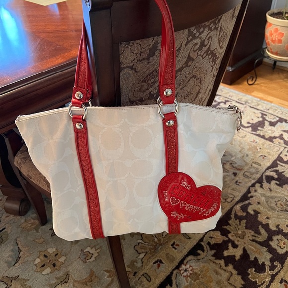 Coach Poppy ‘Rare’ Limited Edition Heart - Picture 6 of 16